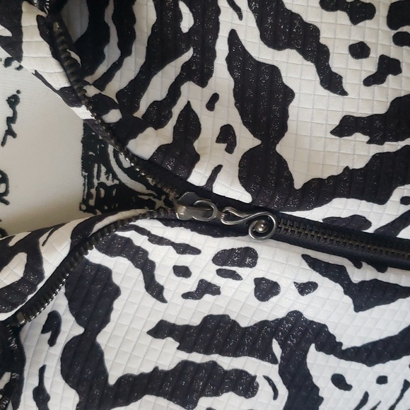 Samuel Dong white and black full zip ruffle collar long coat/jacket size XS - Picture 4 of 8